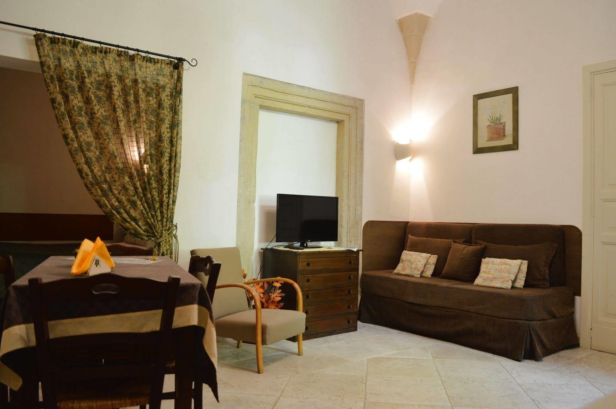 Palazzo Rollo Bed & Breakfast 2*